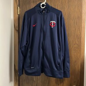 Nike MN Twins light weight sweater or jacket. Size XL